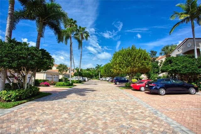 8365 Excalibur CIR K6, Naples, FL 34108