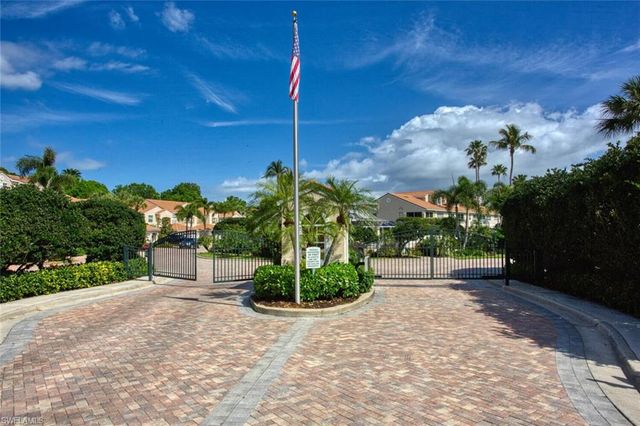 8365 Excalibur CIR K6, Naples, FL 34108