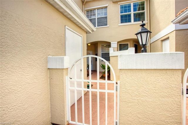 8365 Excalibur CIR K6, Naples, FL 34108