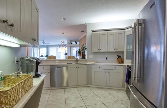 8365 Excalibur CIR K6, Naples, FL 34108