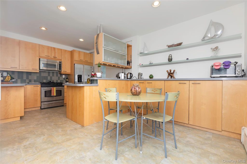500 Minnieford Avenue, Bronx, NY 10464 — photo 5