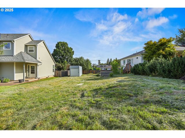 38565 PLEASANT St, Sandy, OR 97055