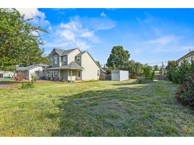 38565 PLEASANT St, Sandy, OR 97055