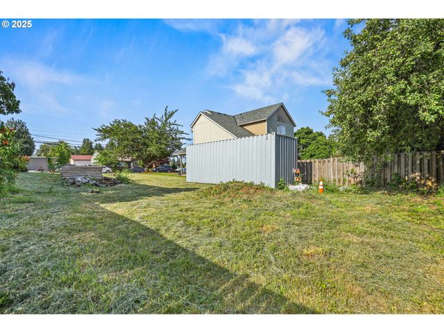 38565 PLEASANT St, Sandy, OR 97055