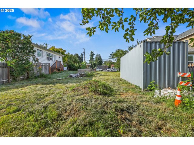 38565 PLEASANT St, Sandy, OR 97055