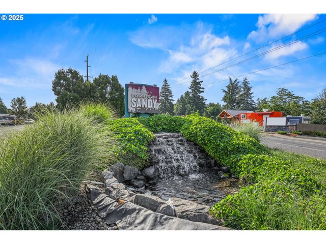 38565 PLEASANT St, Sandy, OR 97055