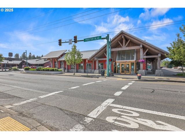 38565 PLEASANT St, Sandy, OR 97055