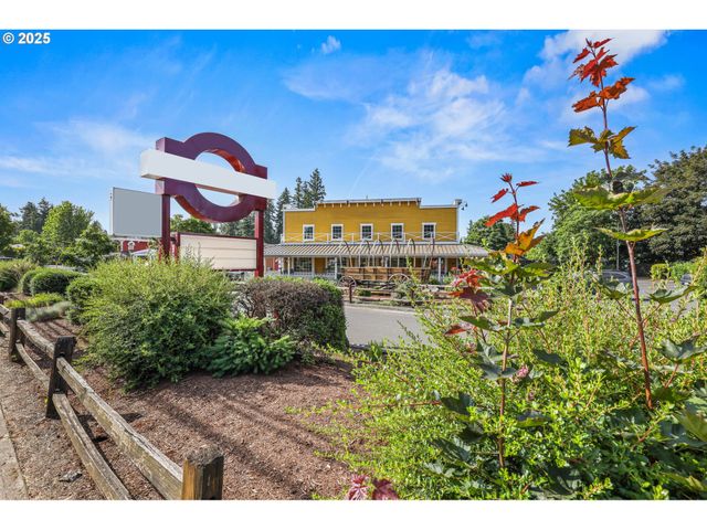 38565 PLEASANT St, Sandy, OR 97055
