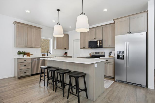 1039 61st Avenue W, West Fargo, ND 58078