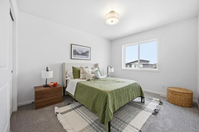 1039 61st Avenue W, West Fargo, ND 58078