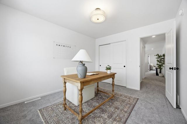 1039 61st Avenue W, West Fargo, ND 58078