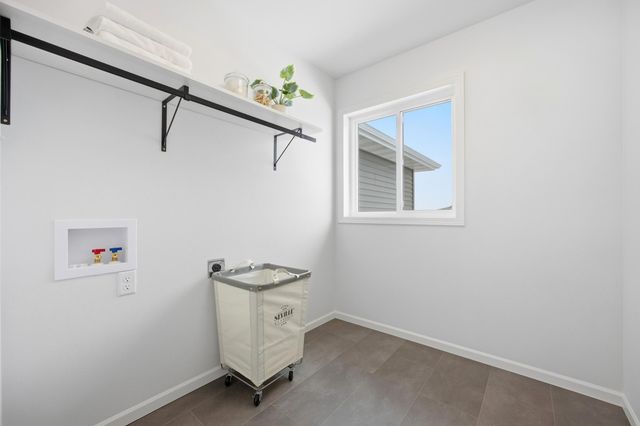 1039 61st Avenue W, West Fargo, ND 58078