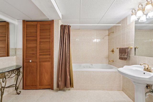10025 Wentworth Avenue S, Bloomington, MN 55420