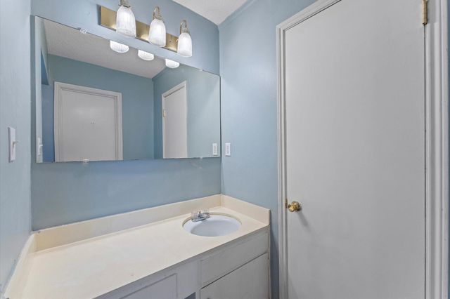 10556 Hammerly Boulevard 328, Houston, TX 77043