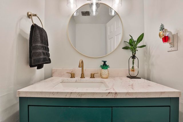 8 Franconia Drive, Merrimack, NH 03054