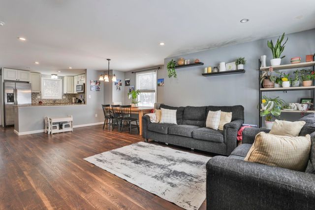 8 Franconia Drive, Merrimack, NH 03054