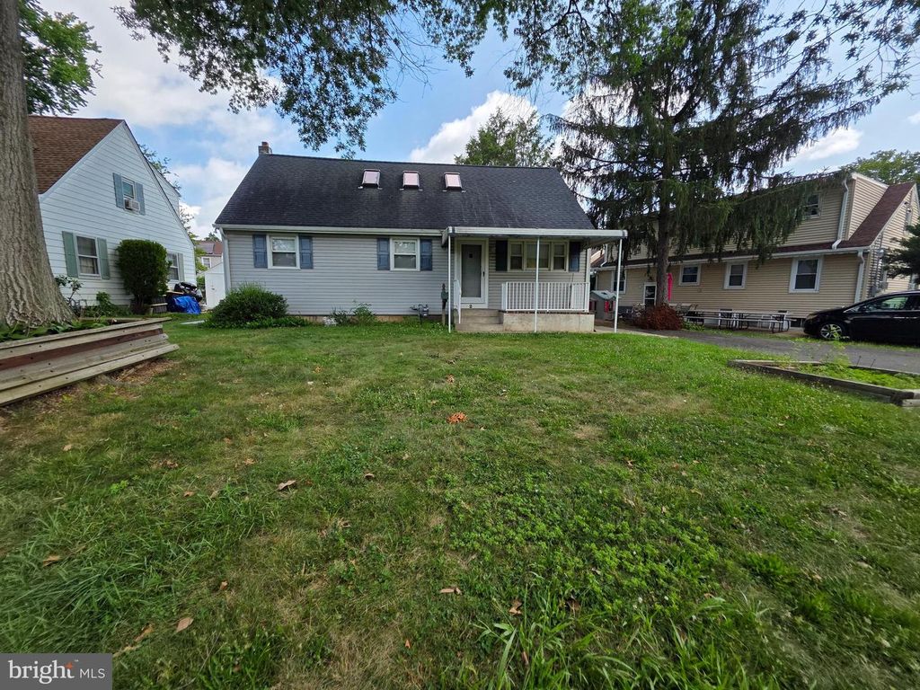 2 MCCARTHY DR, Ewing, NJ 08618