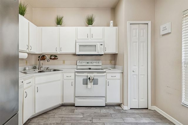 8809 CASABLANCA WAY, Tampa, FL 33626