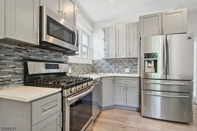 137 Sanford St, East Orange City, NJ 07018