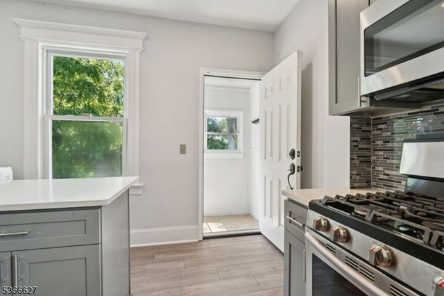 137 Sanford St, East Orange City, NJ 07018
