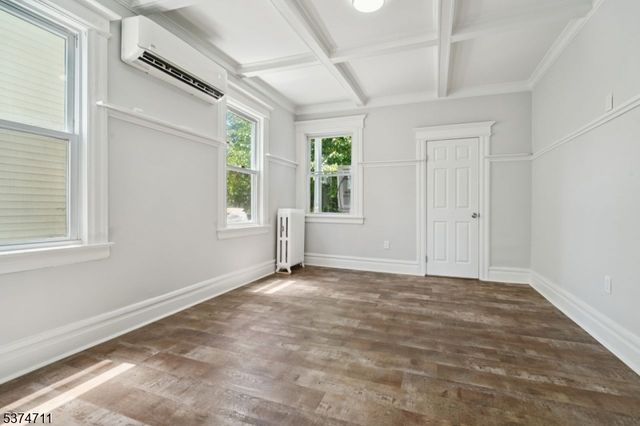137 Sanford St, East Orange City, NJ 07018