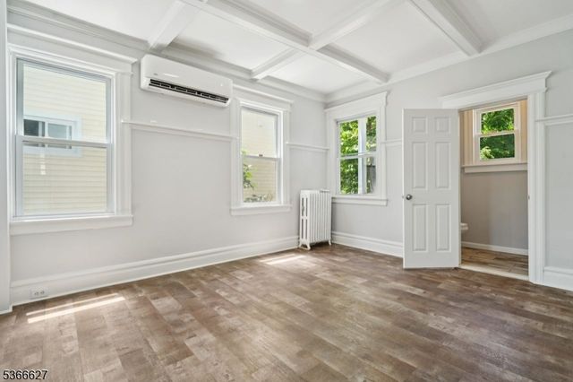 137 Sanford St, East Orange City, NJ 07018