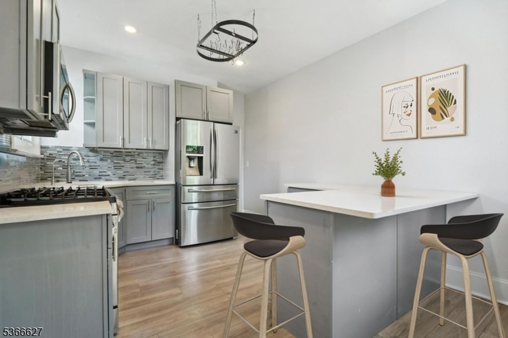 137 Sanford St, East Orange City, NJ 07018