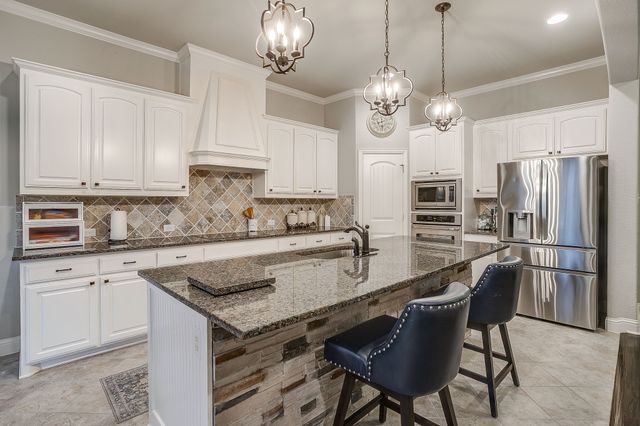 329 Madison Street, Burleson, TX 76028