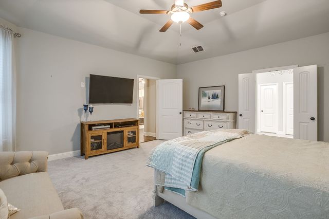 329 Madison Street, Burleson, TX 76028