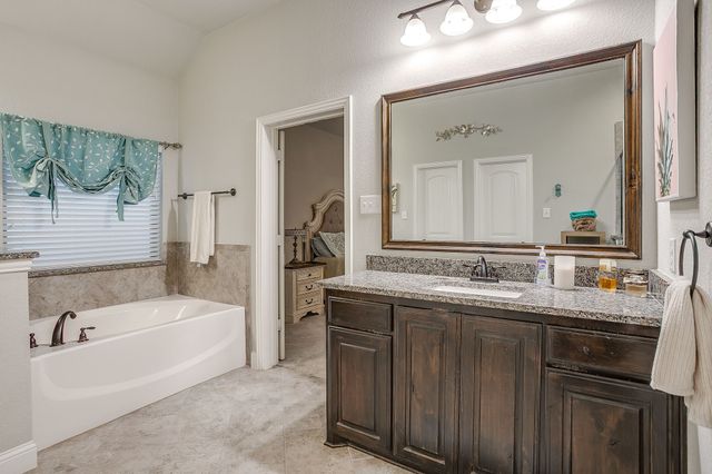 329 Madison Street, Burleson, TX 76028