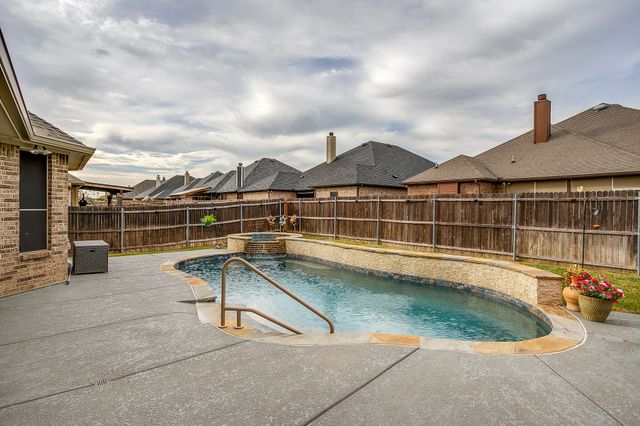 329 Madison Street, Burleson, TX 76028
