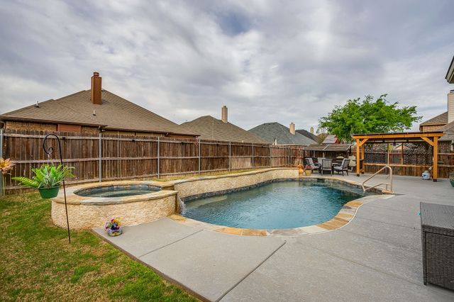 329 Madison Street, Burleson, TX 76028