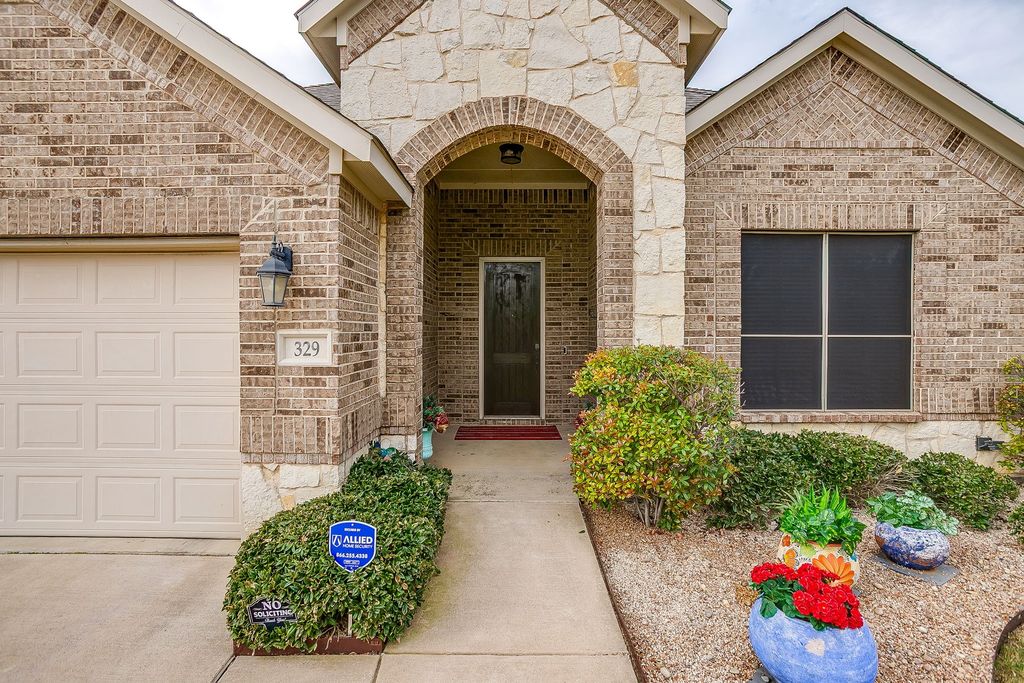 329 Madison Street, Burleson, TX 76028