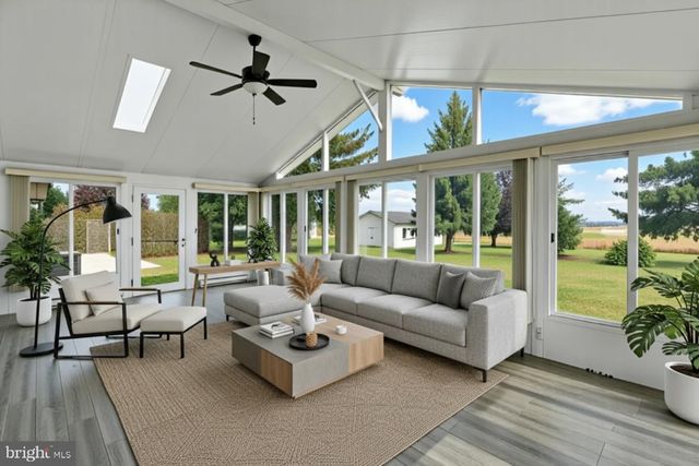 1227 LEBANON RD, Manheim, PA 17545