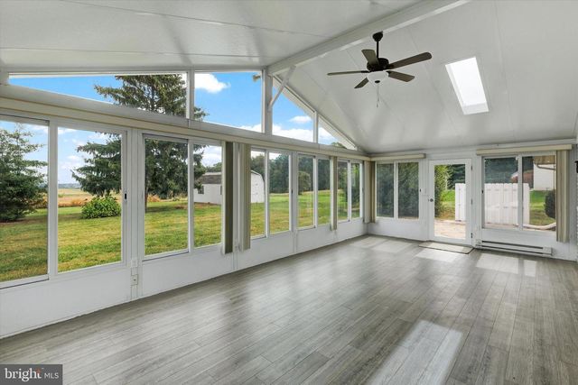 1227 LEBANON RD, Manheim, PA 17545