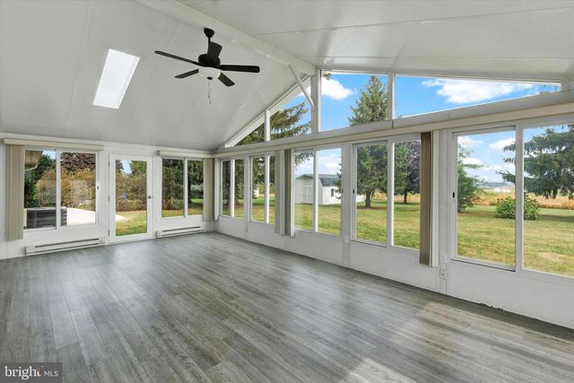 1227 LEBANON RD, Manheim, PA 17545