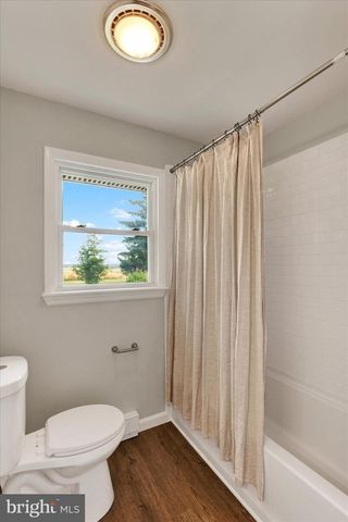 1227 LEBANON RD, Manheim, PA 17545