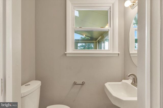 1227 LEBANON RD, Manheim, PA 17545