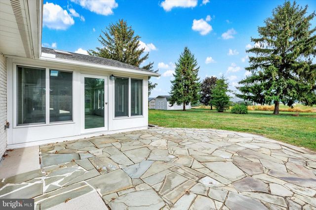 1227 LEBANON RD, Manheim, PA 17545