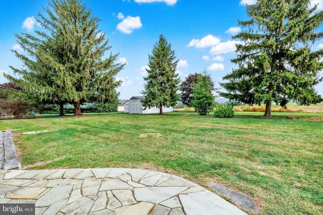 1227 LEBANON RD, Manheim, PA 17545