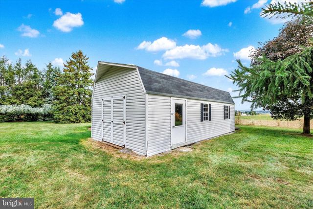 1227 LEBANON RD, Manheim, PA 17545