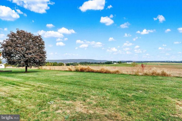 1227 LEBANON RD, Manheim, PA 17545