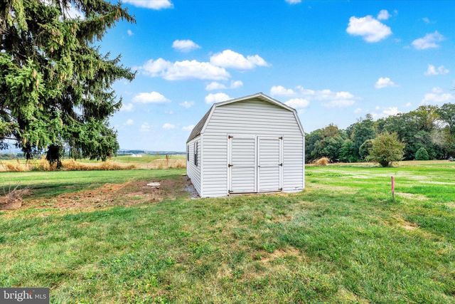 1227 LEBANON RD, Manheim, PA 17545