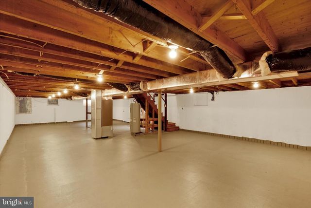 1227 LEBANON RD, Manheim, PA 17545