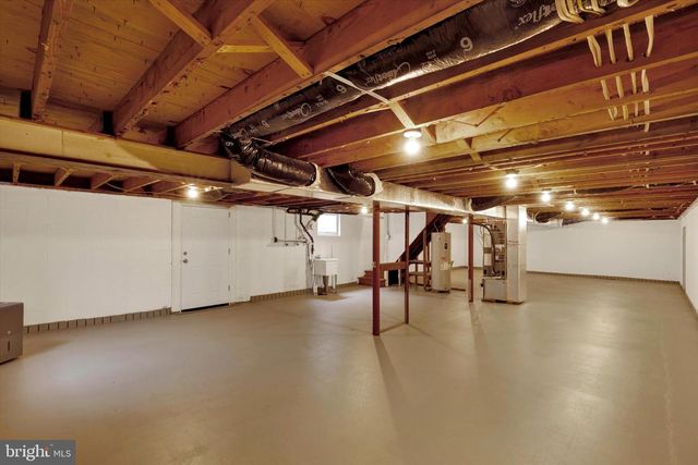 1227 LEBANON RD, Manheim, PA 17545