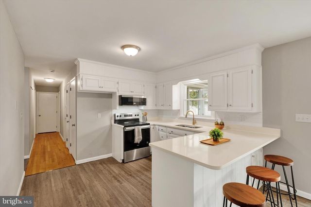 1227 LEBANON RD, Manheim, PA 17545