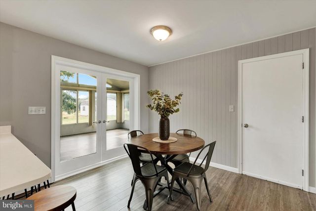 1227 LEBANON RD, Manheim, PA 17545