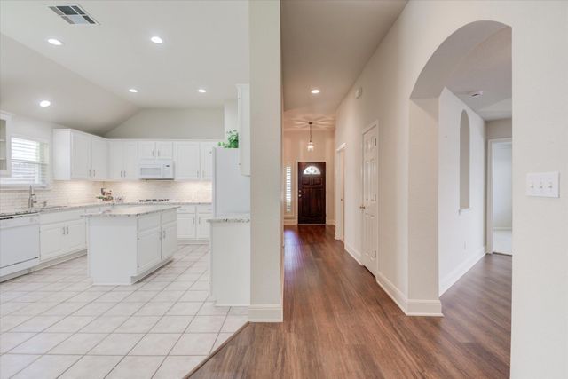 2023 Kimbrook DR, Round Rock, TX 78681