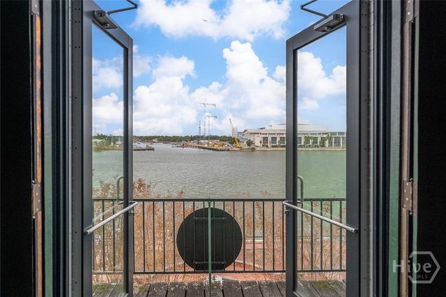 100 E Bay Street, Savannah, GA 31401