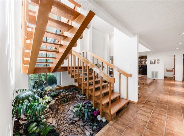 8604 Creekview Court, College Station, TX 77845
